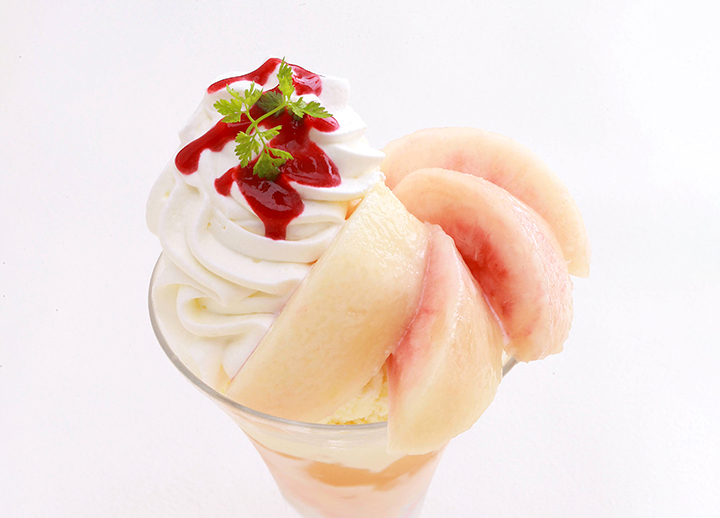 25【期間限定】ピーチパフェ