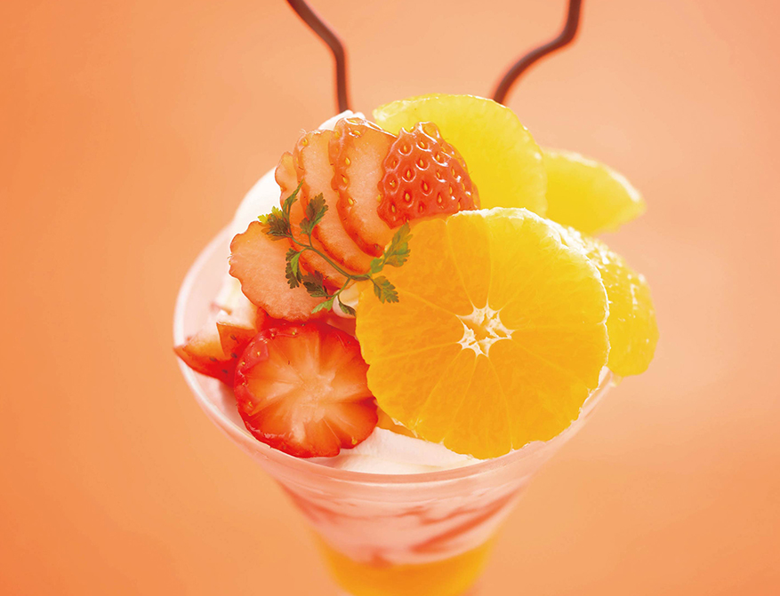 【季節のおすすめ】柑橘と苺のパフェ【期間限定】